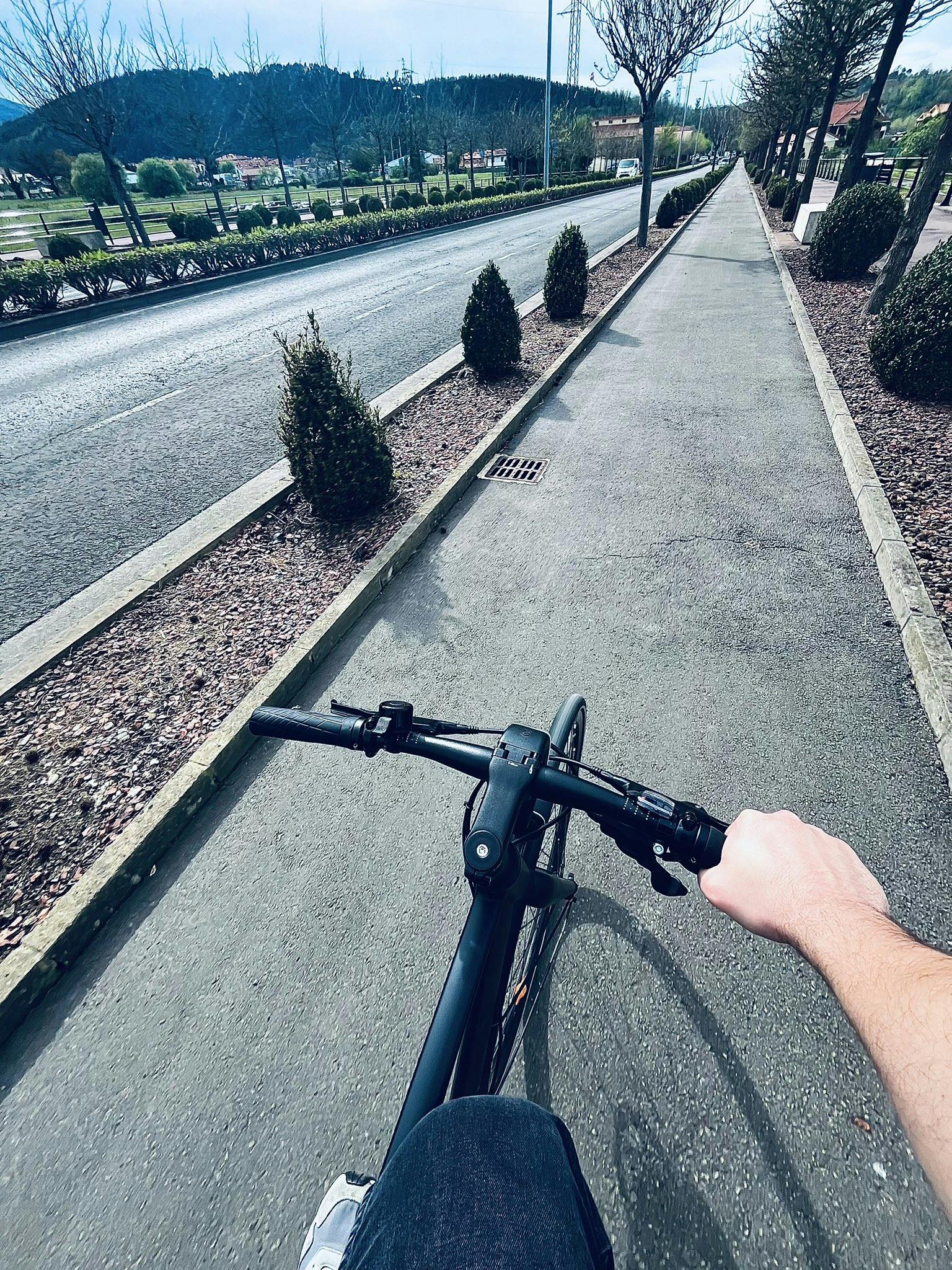 Mi bicicleta en un carril bici