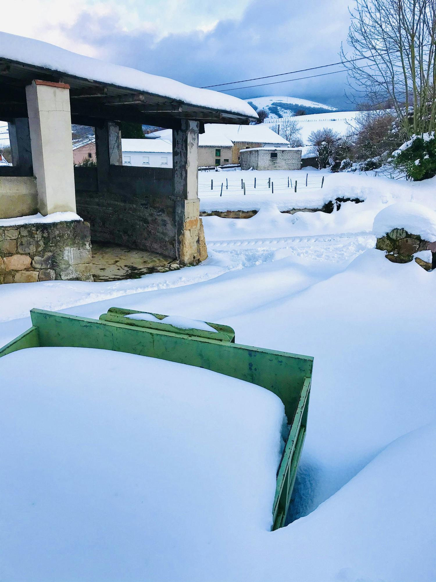 Estampa de nieve en la localidad de Ríoseco, en Cantabria